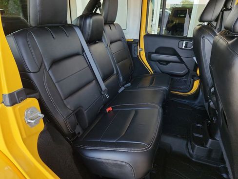 Used 2019 Jeep Wrangler Unlimited Sahara w/ Uconnect 4C Nav & Sound Group AWD/4WD image 27