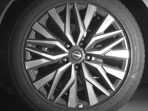 Used 2025 Nissan Altima 2.5 SV FWD image 12
