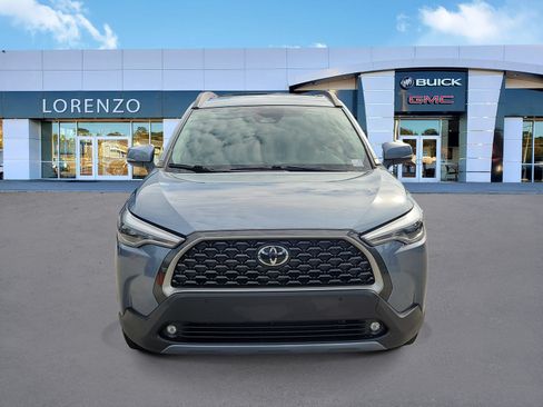 Used 2023 Toyota Corolla Cross XLE w/ Convenience Package FWD image 2