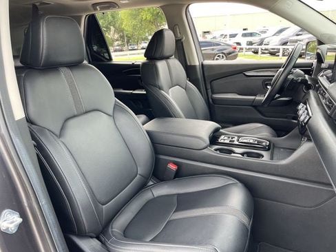 Certified 2025 Honda Pilot Touring image 28