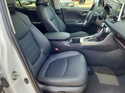 Used 2022 Toyota RAV4 Limited image 10