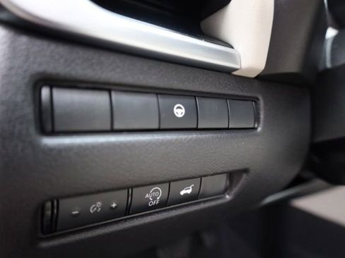 Used 2023 Nissan Rogue SV image 18