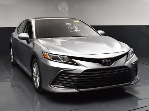 Used 2024 Toyota Camry LE w/ Convenience Package FWD image 2