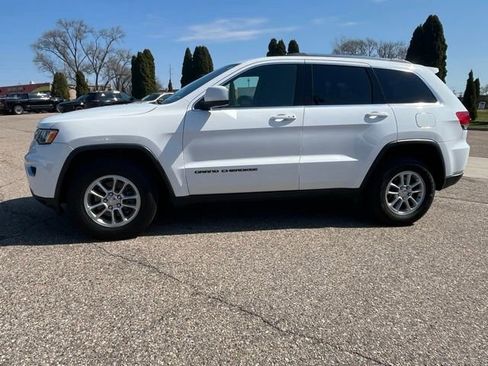Used 2019 Jeep Grand Cherokee Laredo AWD/4WD image 2
