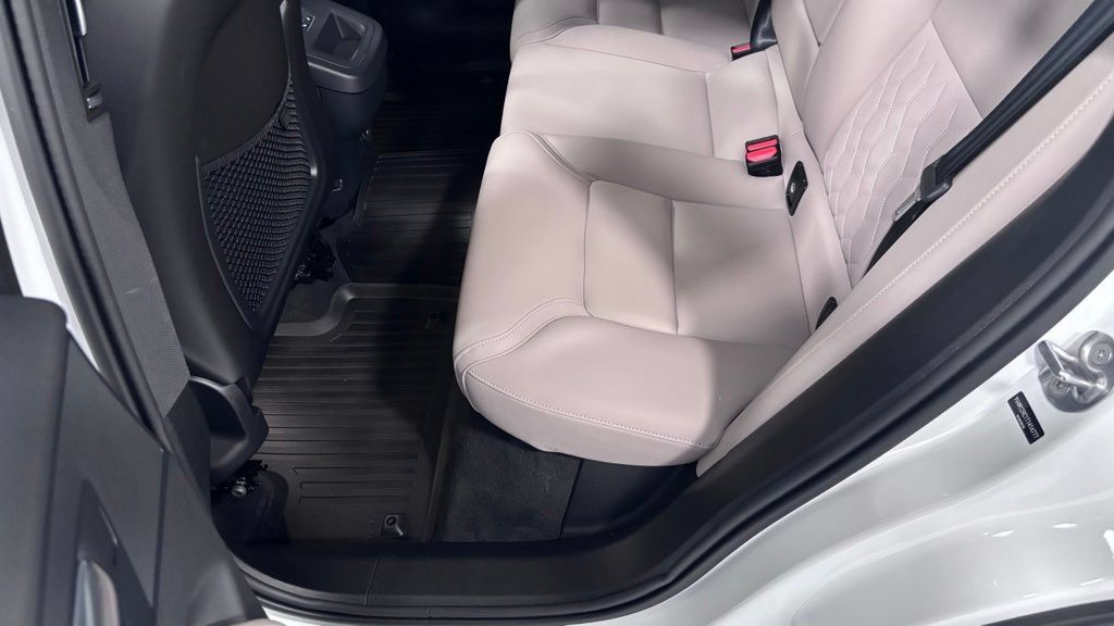 Certified 2026 Volvo XC60 B5 Plus AWD/4WD image 21