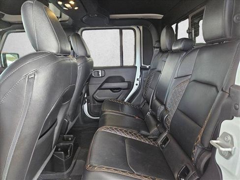 Used 2023 Jeep Gladiator Overland AWD/4WD image 13