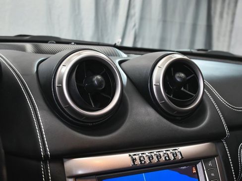 Used 2013 Ferrari California image 43