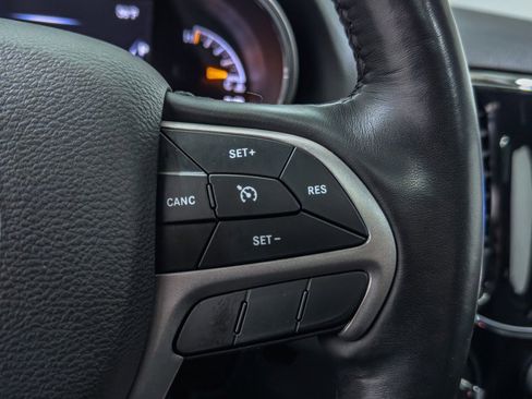 Used 2021 Jeep Grand Cherokee Limited image 31