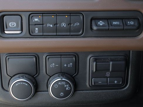 Used 2021 Chevrolet Suburban High Country w/ Premium Package image 24