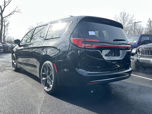 New 2026 Chrysler Pacifica Limited w/ S Appearance Package FWD image 23