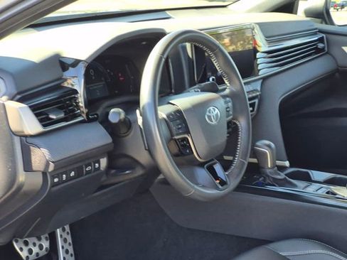 Used 2025 Toyota Camry SE image 10