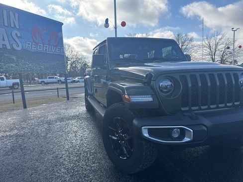 Used 2023 Jeep Gladiator Sport image 2
