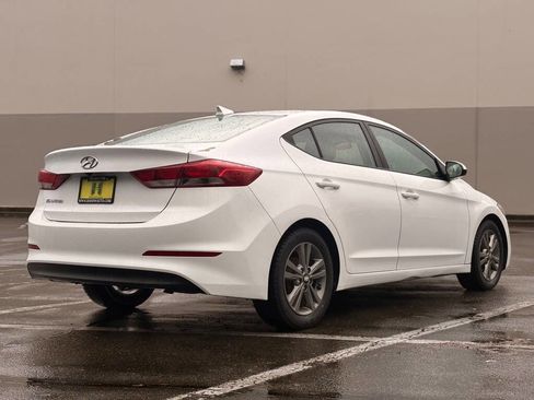 Used 2017 Hyundai Elantra SE image 5