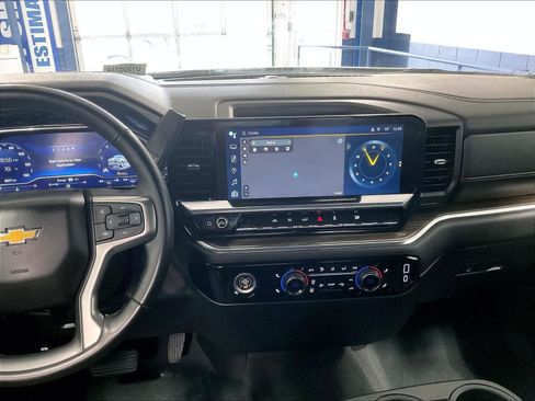 Used 2023 Chevrolet Silverado 1500 LT AWD/4WD image 18