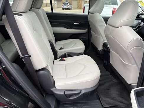 Used 2024 Toyota Grand Highlander AWD image 18