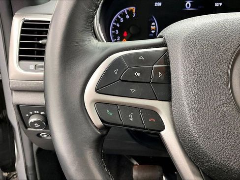 Used 2018 Jeep Grand Cherokee Laredo image 18