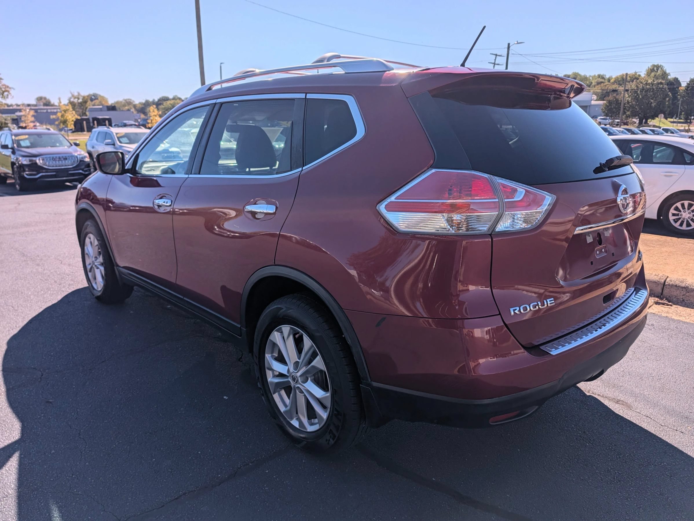 Used 2016 Nissan Rogue SV AWD/4WD image 5
