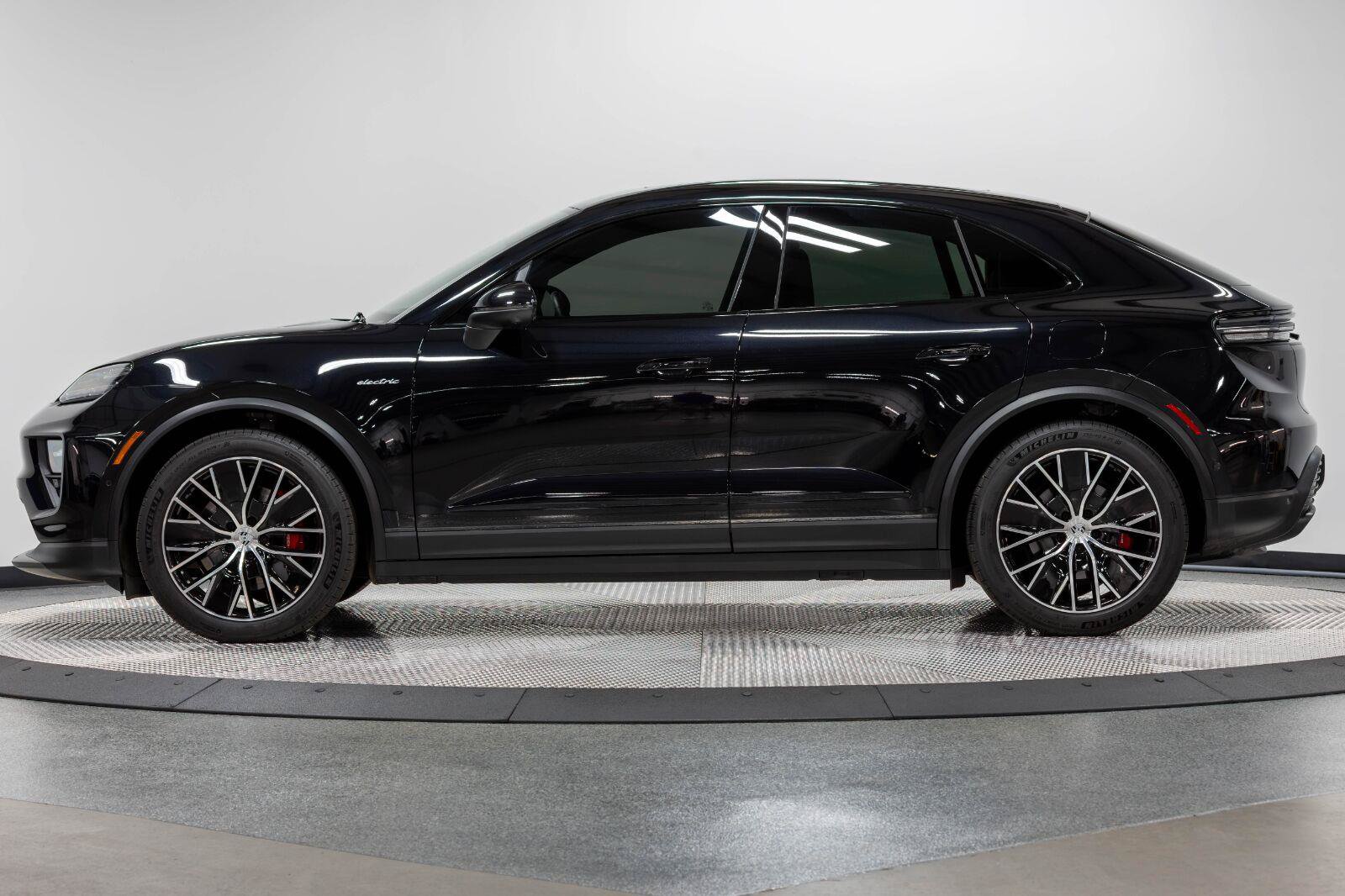 Used 2025 Porsche Macan 4S Electric AWD/4WD image 10