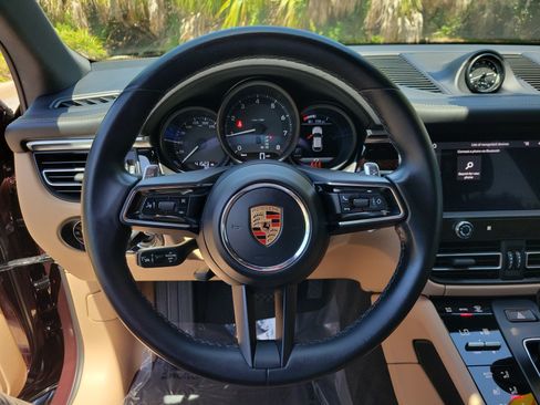 Certified 2023 Porsche Macan AWD/4WD image 29