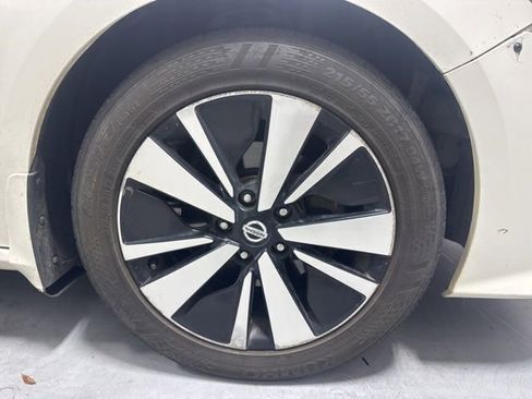 Used 2019 Nissan Altima 2.5 SV FWD image 4