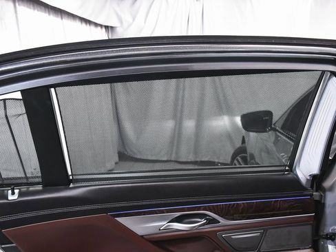 Used 2022 BMW 750i xDrive w/ Executive Package image 15