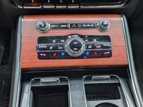 Used 2023 Lincoln Aviator Reserve w/ Equipment Group 201A AWD/4WD image 11
