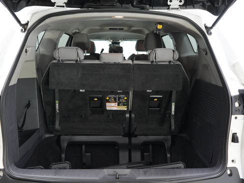 Used 2021 Toyota Sienna LE AWD/4WD image 9