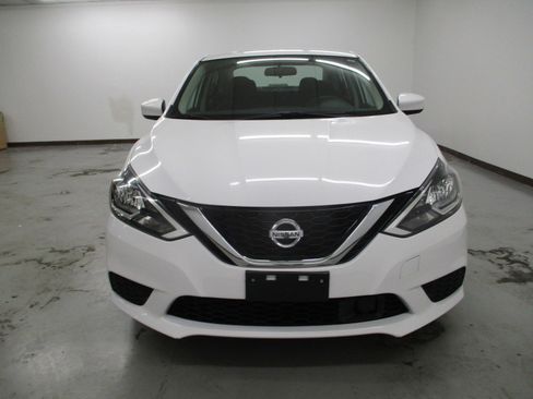 Used 2019 Nissan Sentra SV image 2