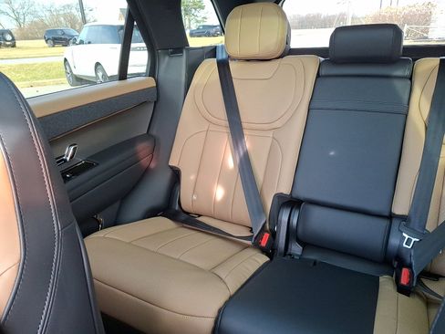 New 2026 Land Rover Range Rover Sport Dynamic SE image 15