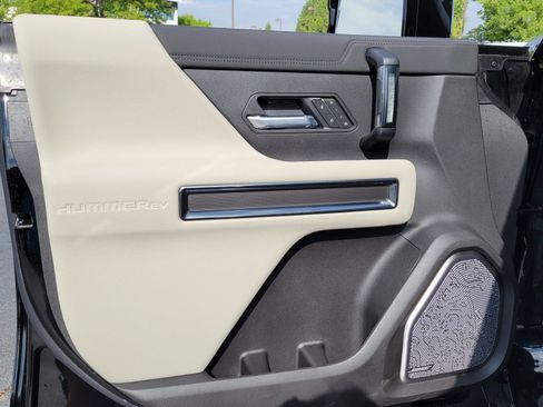 New 2026 GMC Hummer EV SUV w/ LPO, Dark Essentials Package AWD/4WD image 7