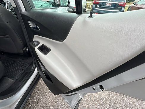 Used 2020 Chevrolet Equinox LS image 17