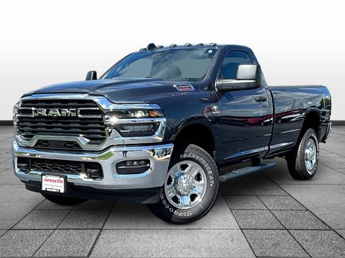 Used 2026 RAM 2500 Tradesman w/ Chrome Appearance Group AWD/4WD image 3