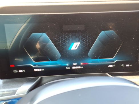 Used 2024 BMW i7 M70 w/ Executive Package AWD/4WD image 31