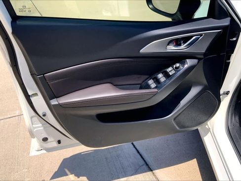 Used 2018 MAZDA MAZDA3 Touring FWD image 20
