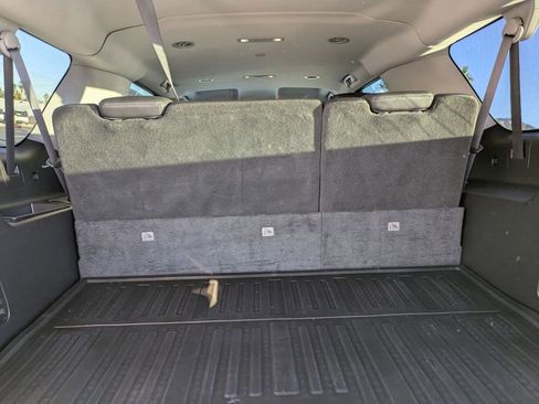 Used 2017 Cadillac Escalade ESV 4WD image 16