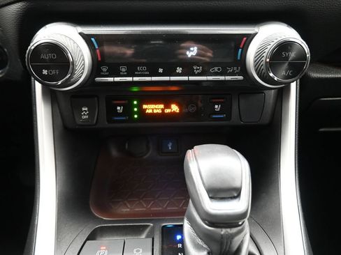 Used 2022 Toyota RAV4 Limited image 8