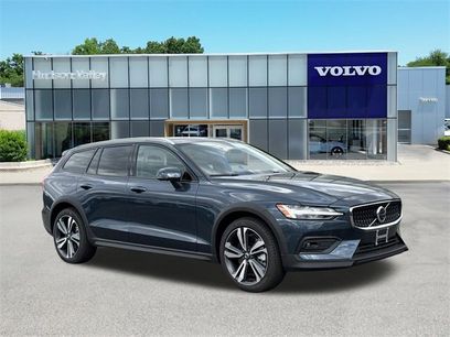 New 2026 Volvo V60 B5 Cross Country Plus w/ Protection Package Premier
