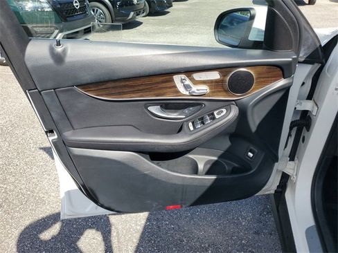 Used 2020 Mercedes-Benz GLC 300 image 9