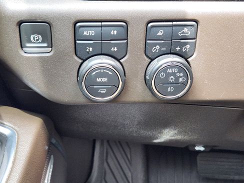 Used 2023 Chevrolet Silverado 1500 LTZ AWD/4WD image 18