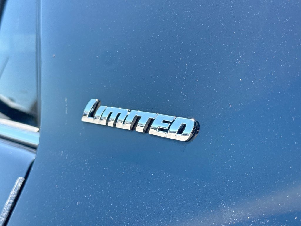 Used 2018 Toyota 4Runner Limited AWD/4WD image 11