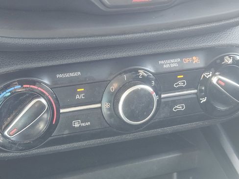 Used 2022 Kia Soul LX w/ Technology Package FWD image 13
