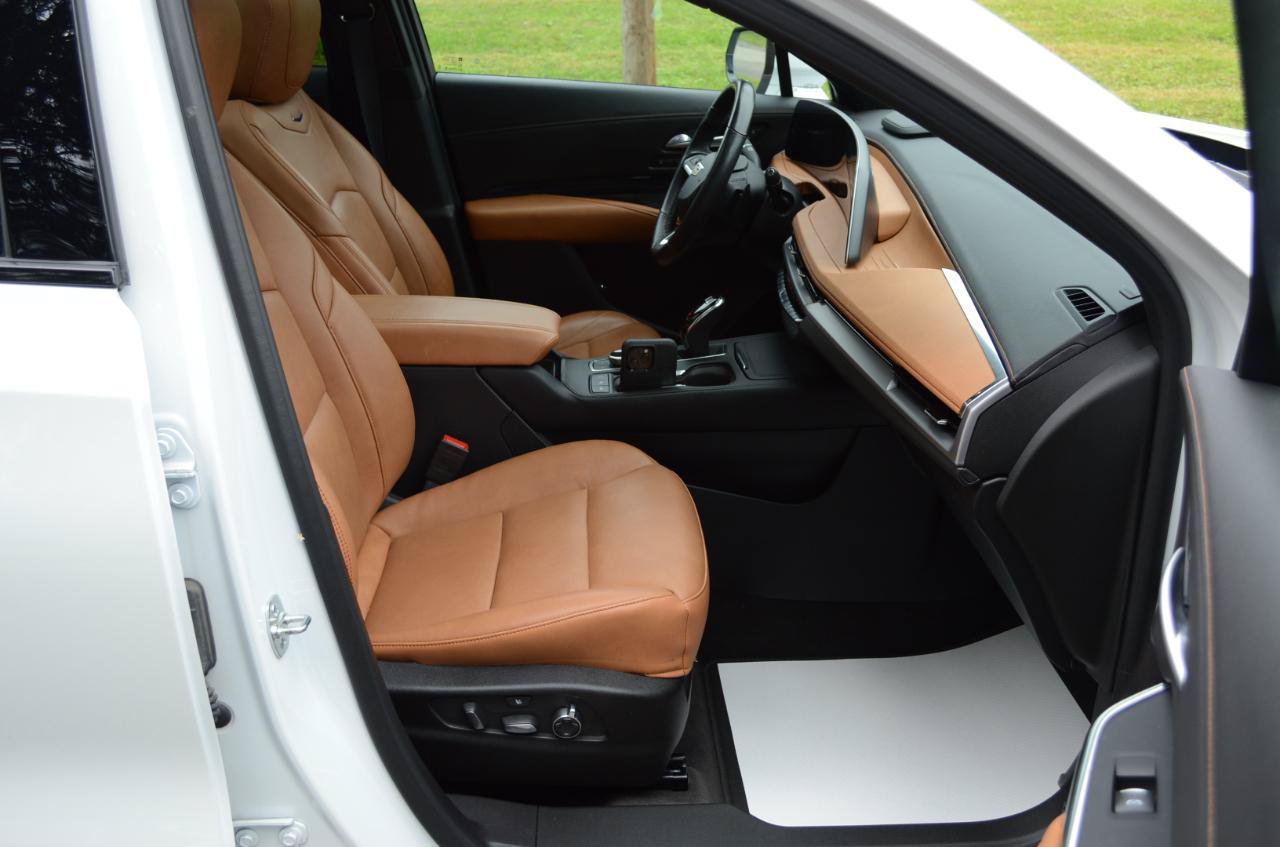 Used 2025 Cadillac XT4 Sport AWD/4WD image 18