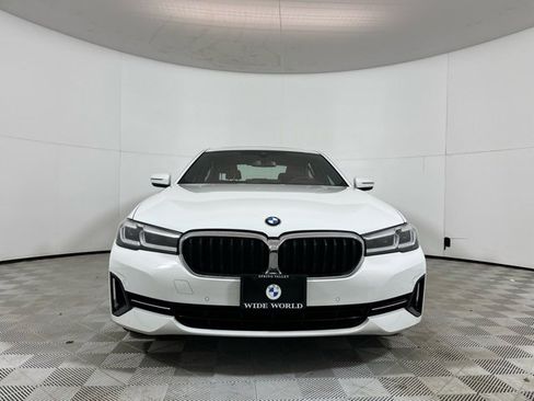 Used 2022 BMW 530i xDrive w/ Premium Package image 2