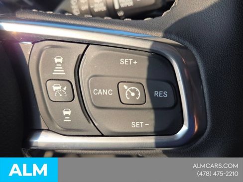 Used 2025 Jeep Wrangler Unlimited Sahara AWD/4WD image 24