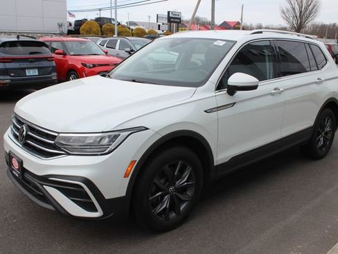 Used 2023 Volkswagen Tiguan SE image 2