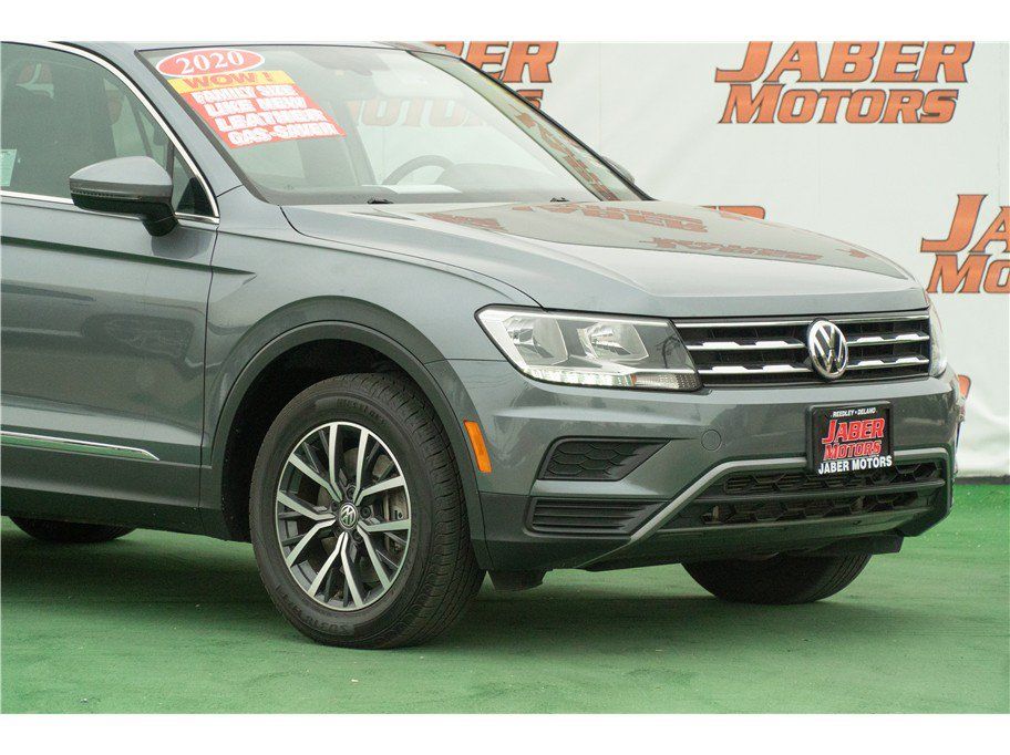 Used 2020 Volkswagen Tiguan SE w/ Panoramic Sunroof Package FWD image 42