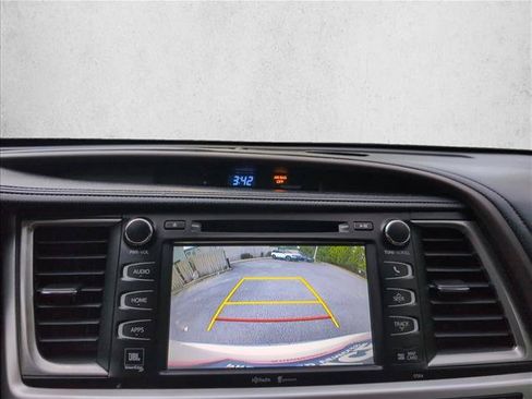 Used 2015 Toyota Highlander Limited FWD image 13
