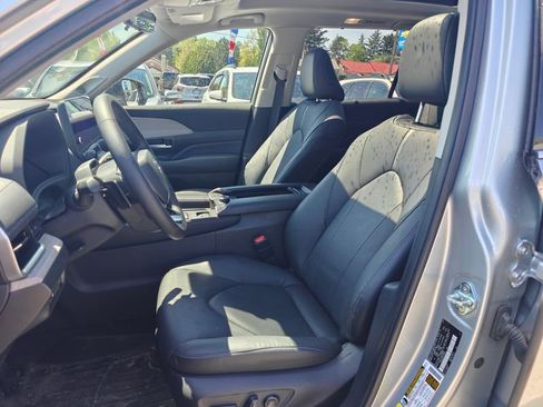 Used 2024 Toyota Grand Highlander AWD image 9
