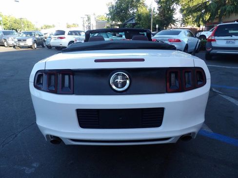 Used 2013 Ford Mustang Convertible RWD image 9