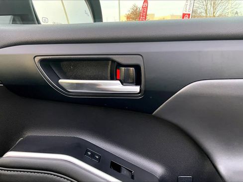 Used 2022 Toyota Highlander XLE image 23